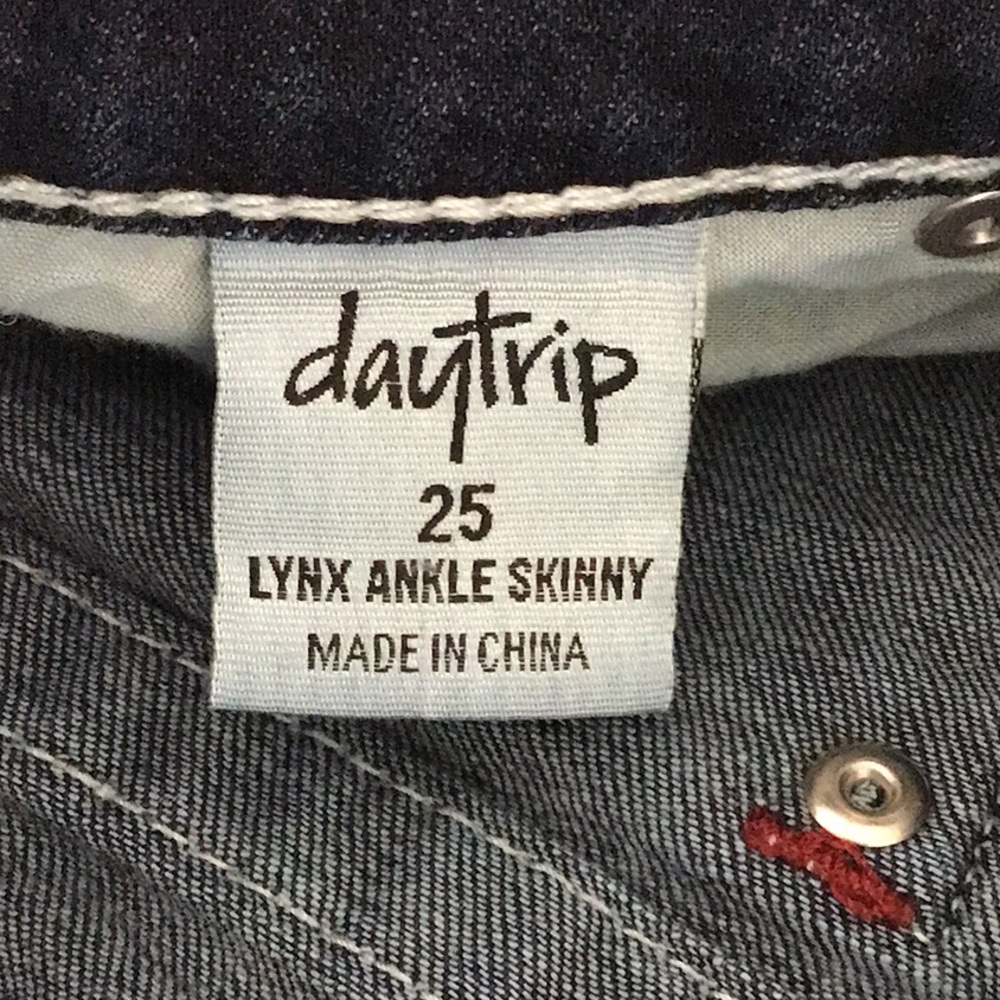 DAYTRIP Jeans! 👖 - Picture 6 of 6